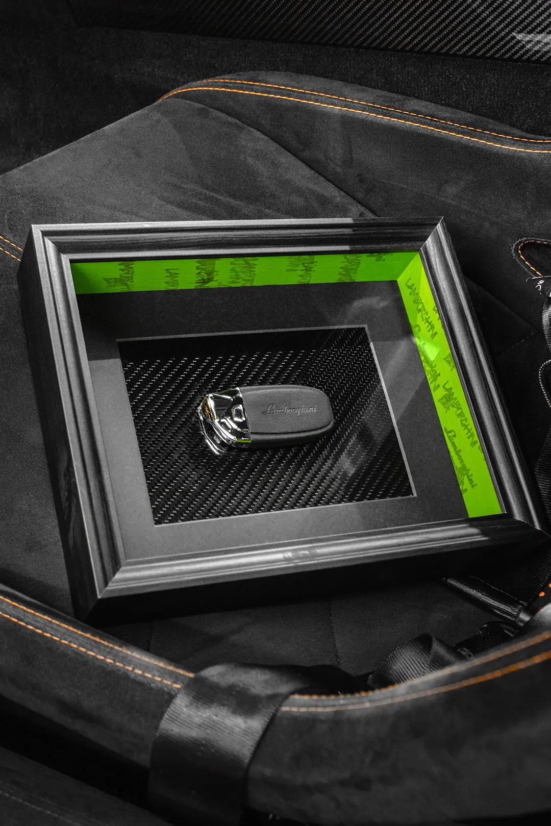 Tableau Lamborghini clé encadré - Hilario Art