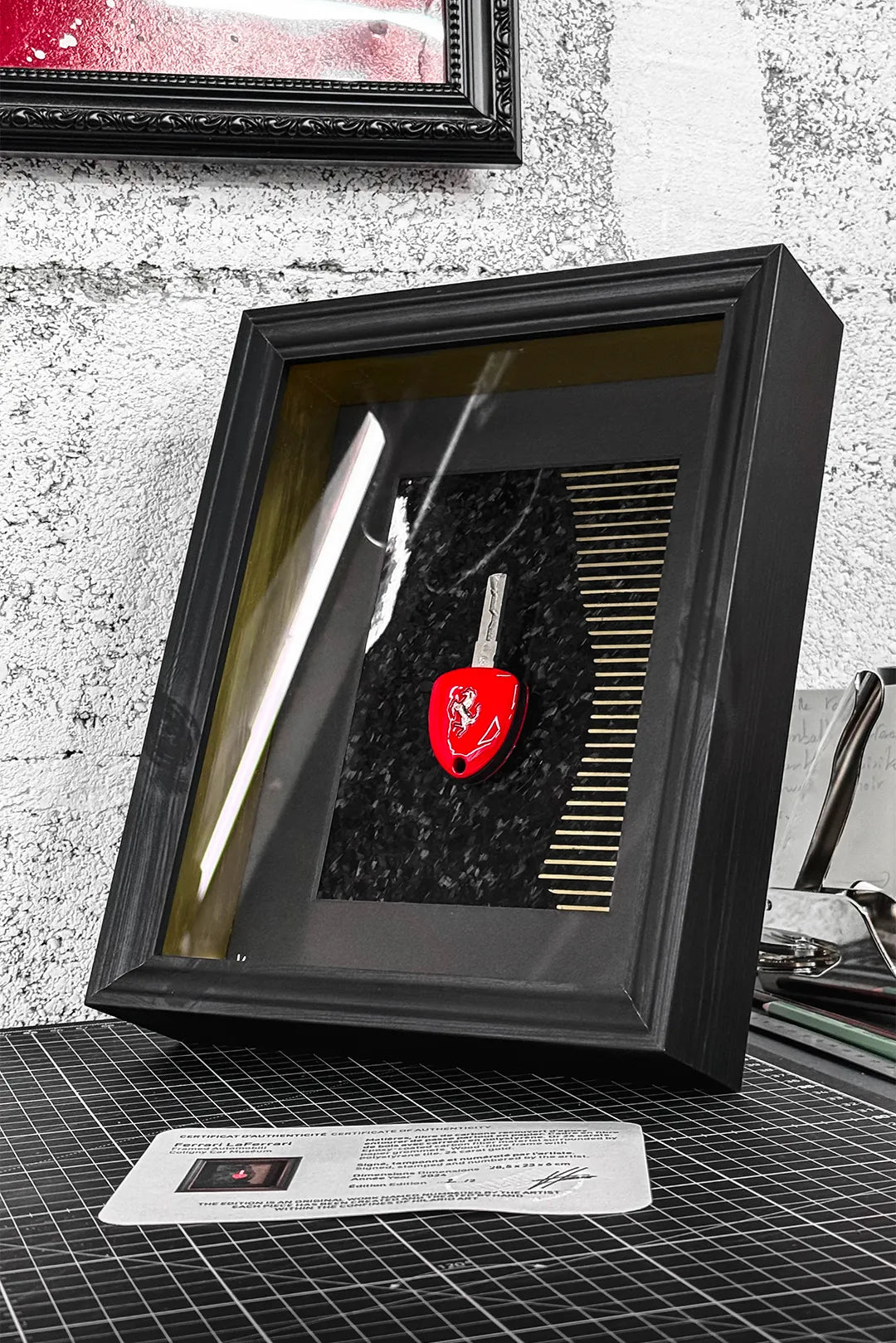 Tableau clé Ferrari encadré - Coligny Car Museum