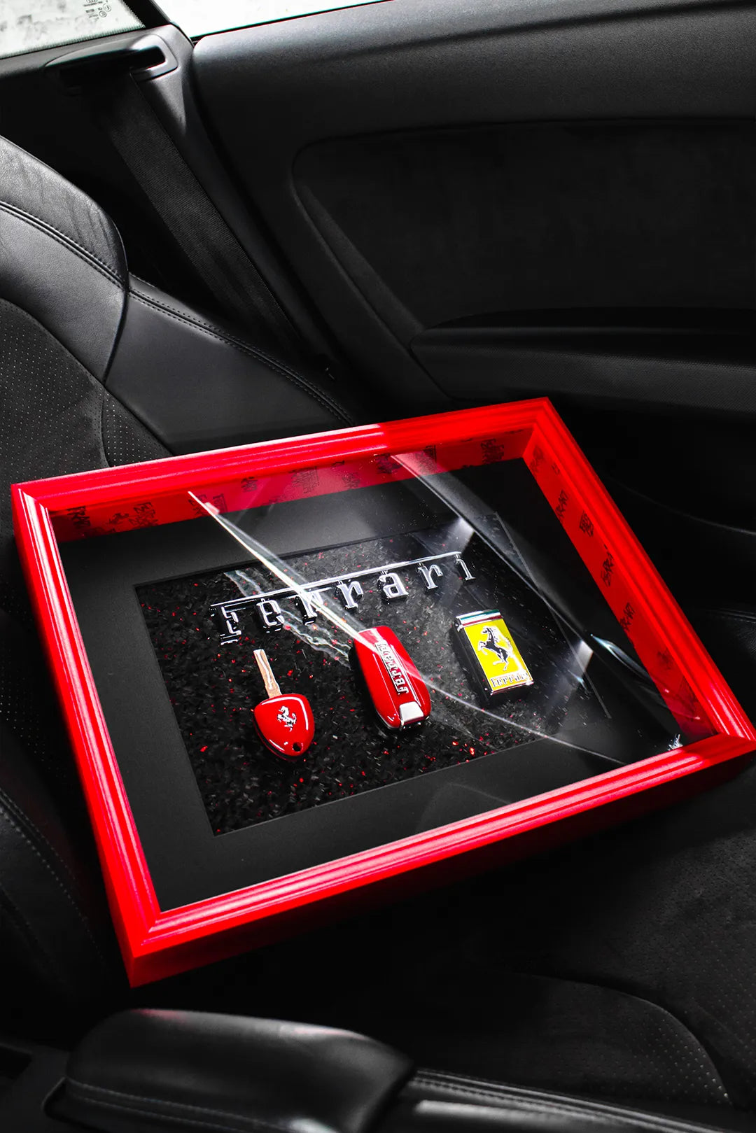 Œuvre Ferrari 458 488 SF90 clé encadrée