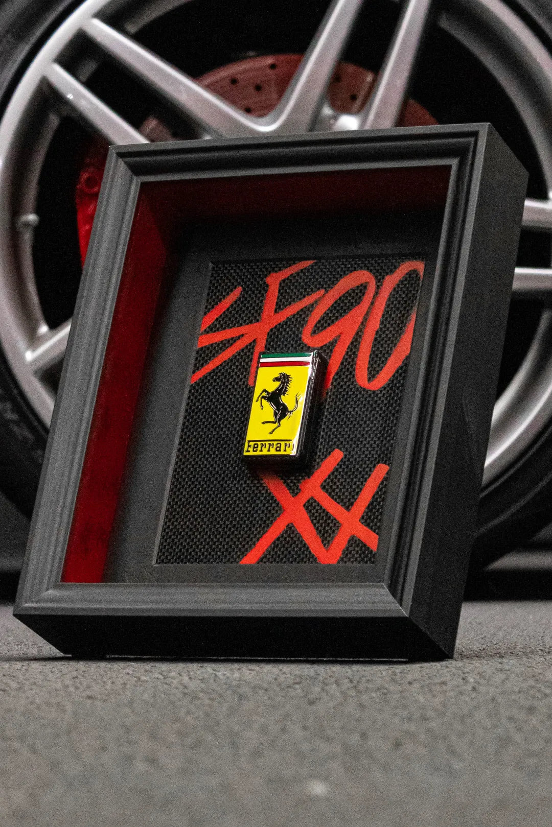 Cadre Ferrari SF90 XX Stradale encadré