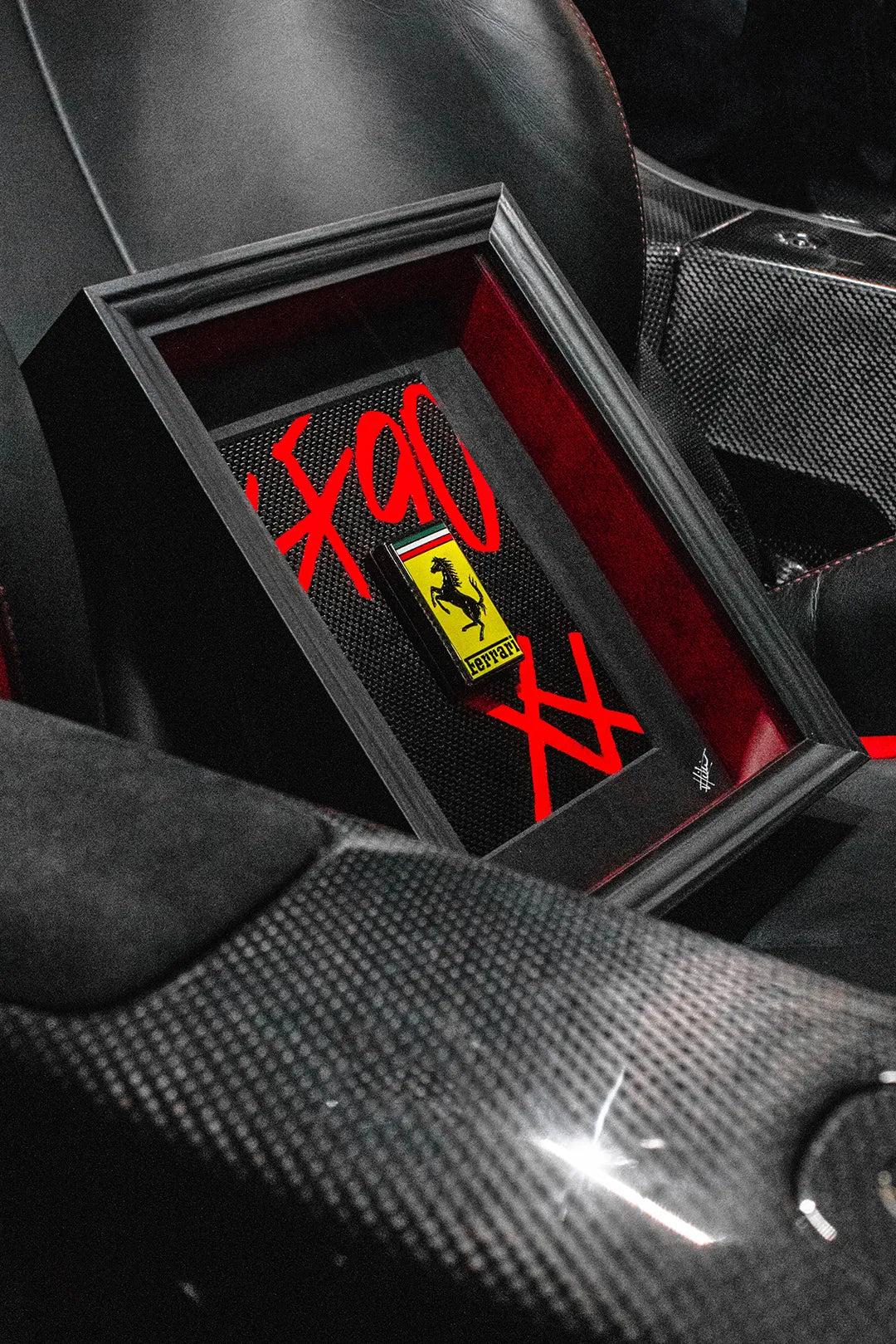 Décoration clé Ferrari SF90 XX encadré - Hilario Art