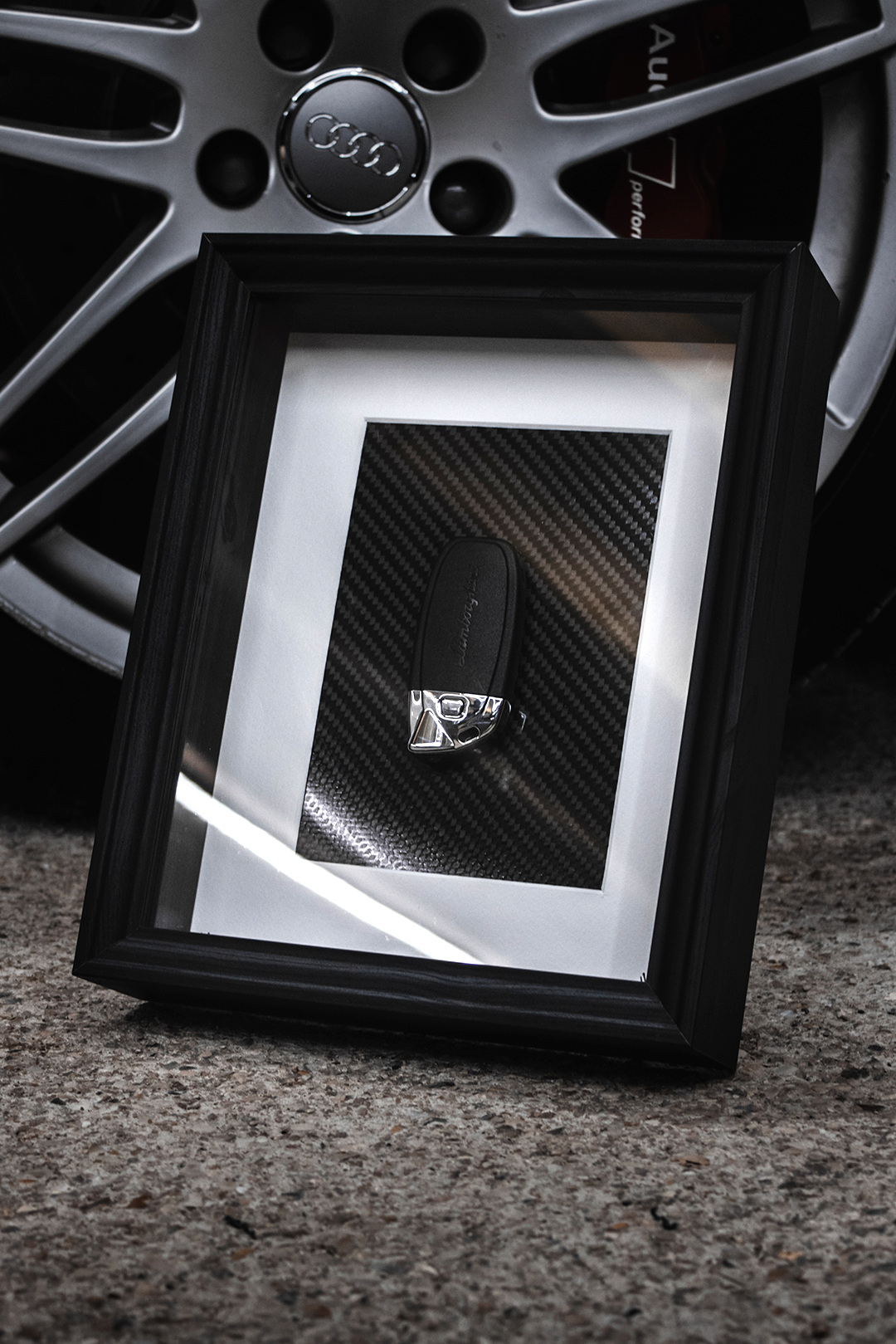 Clé de Lamborghini encadrée