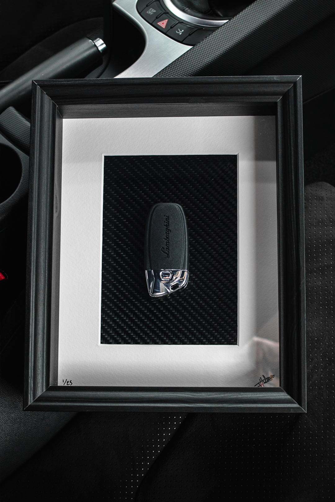 Œuvre clé Lamborghini encadré - Hilario DE PAIVA