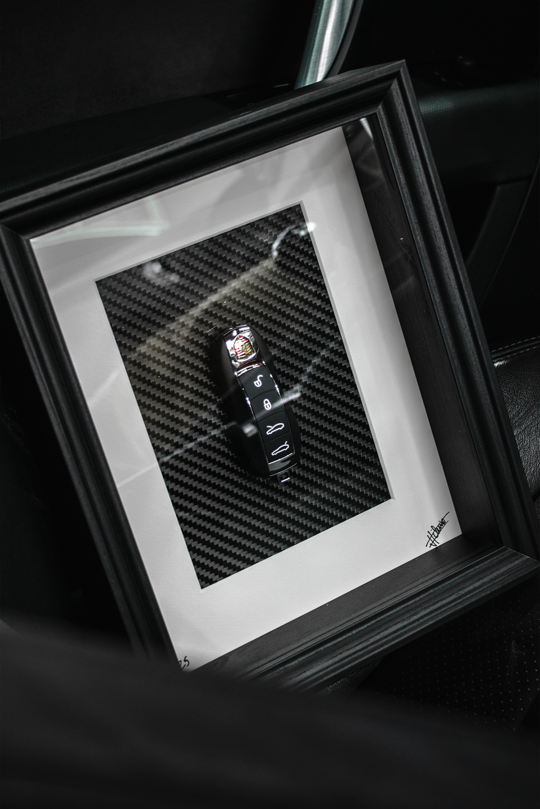 Clé Porsche encadré