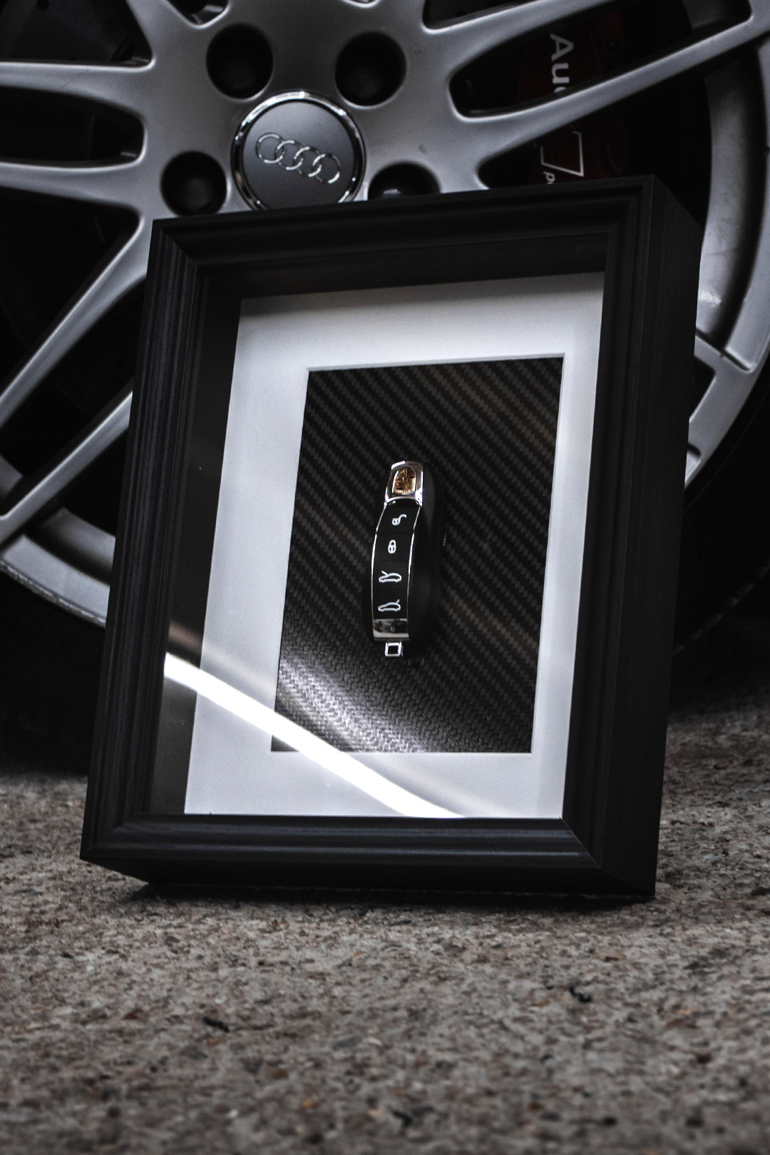 Décoration clé Porsche 718 Cayman GT4 RS encadrée